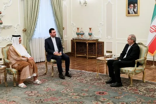 دیدار نخست&zwnj;وزیر و وزیر خارجه قطر با پزشکیان