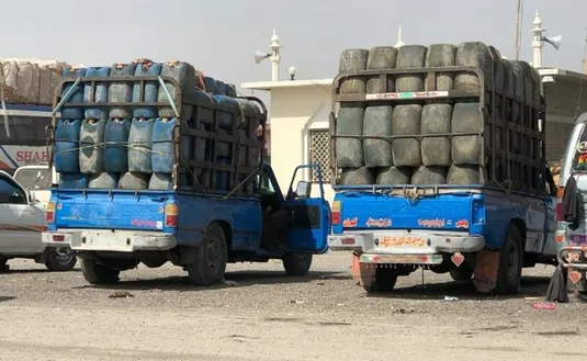 تغذیه یک&zwnj;سوم پمپ&zwnj;بنزین&zwnj;های پاکستان با سوخت قاچاق ایران/قاچاقچی ساعتی ۶۰ میلیارد تومان به جیب می&zwnj;زند