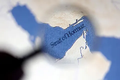 نفتکش‌های تحت تحریم از تنگه هرمز عبور می‌کنند